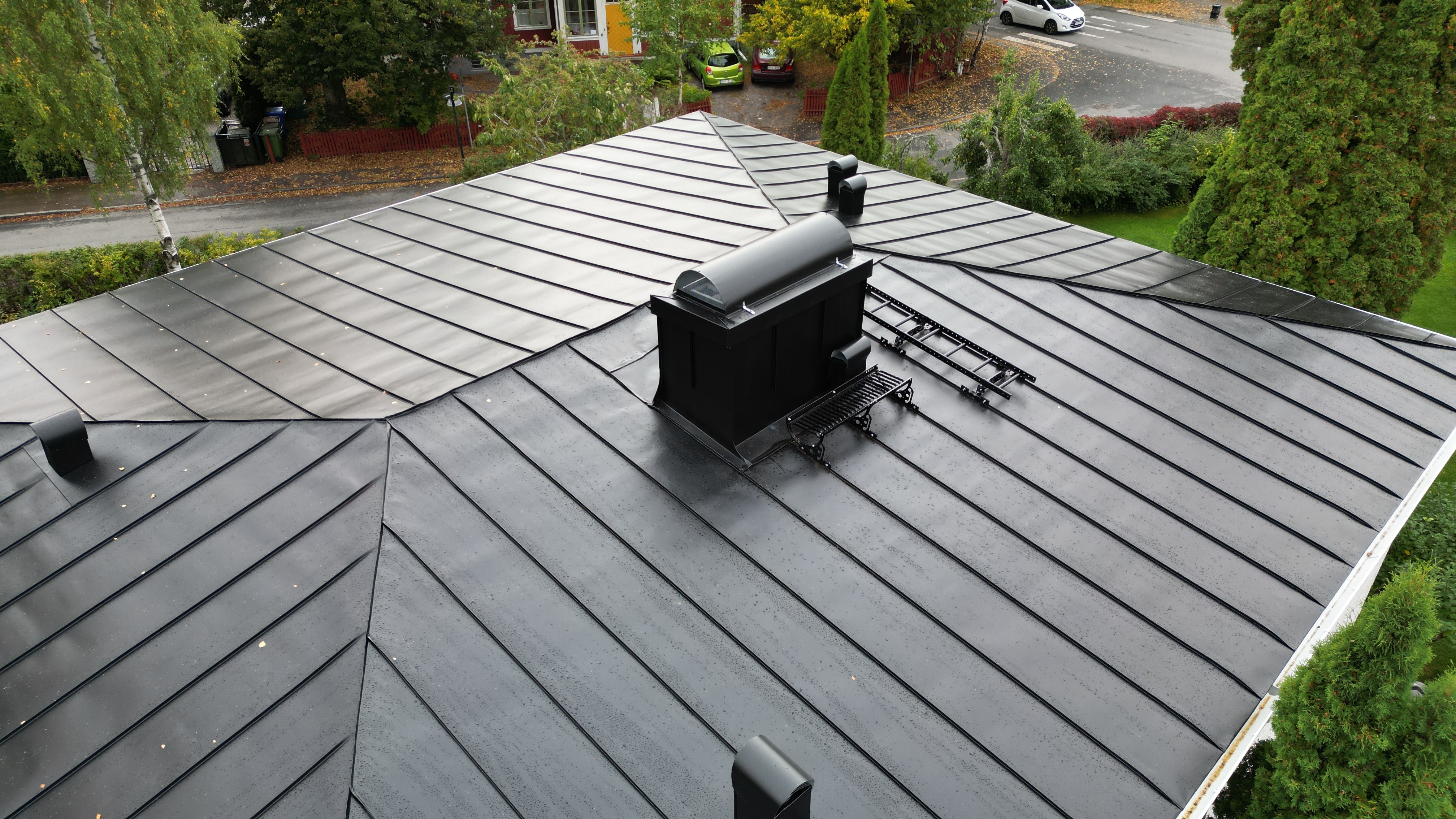 Falsad plåt — plåttak monterat av Arbetslag Bygg